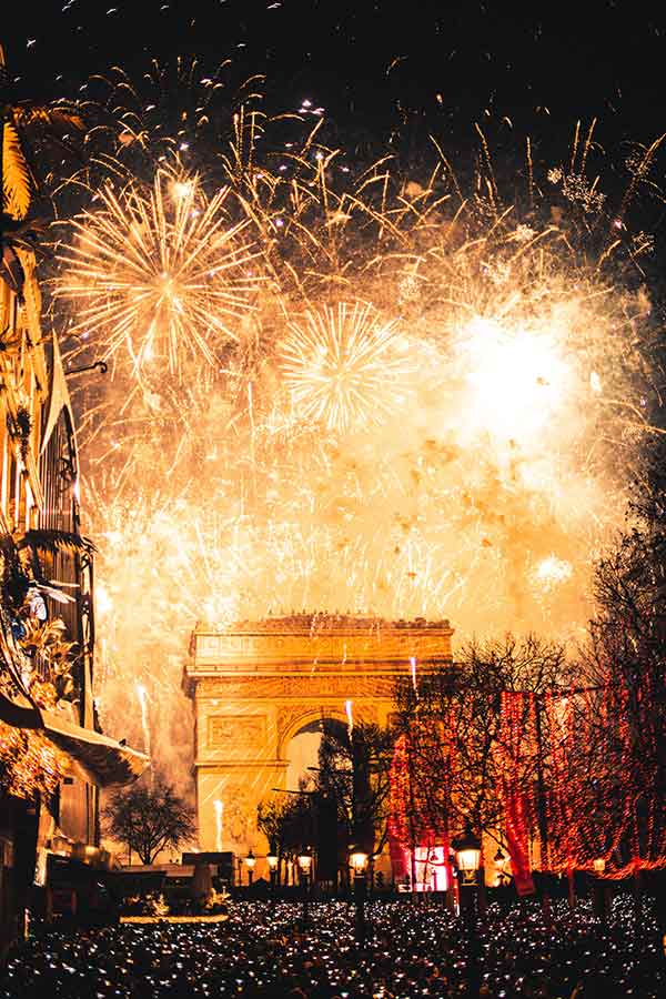 آتش‌بازی شبانه پاریس