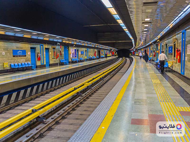 عکس مترو تهران در ایستگاه راه آهن