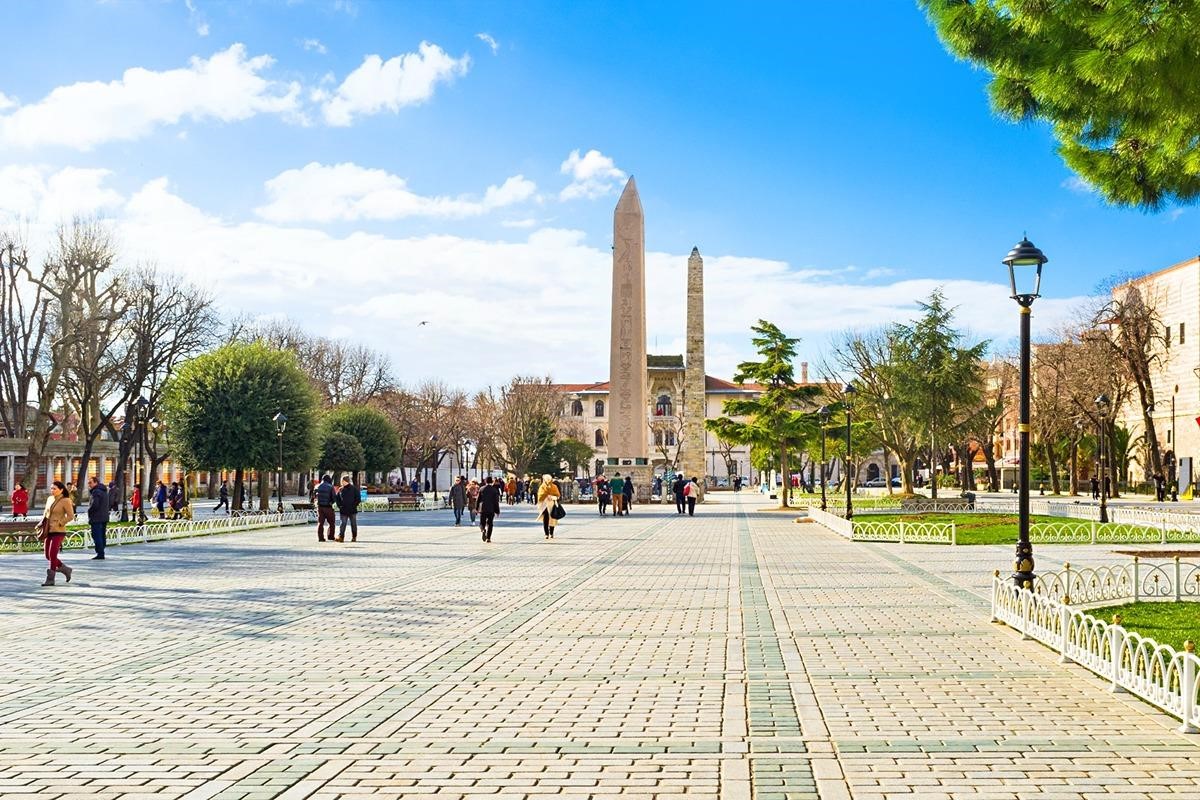 میدان سلطان احمد (Sultanahmet Meydanı)