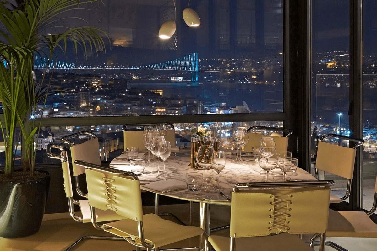 کافهگردی شبانه استانبول