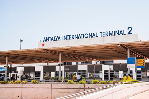 خدمات فرودگاه بین‌المللی آنتالیا