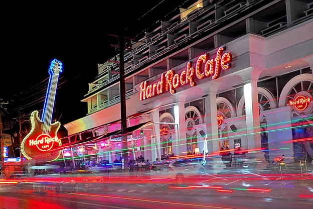 تجربه زندگی شبانه در کافه هارد راک پوکت