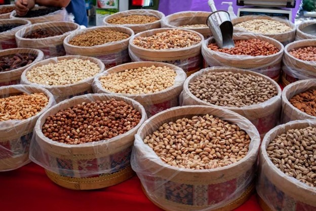 پسته، فندق و خشکبار محلی