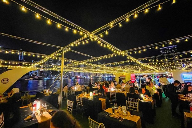 لذت شام کروز در غروب