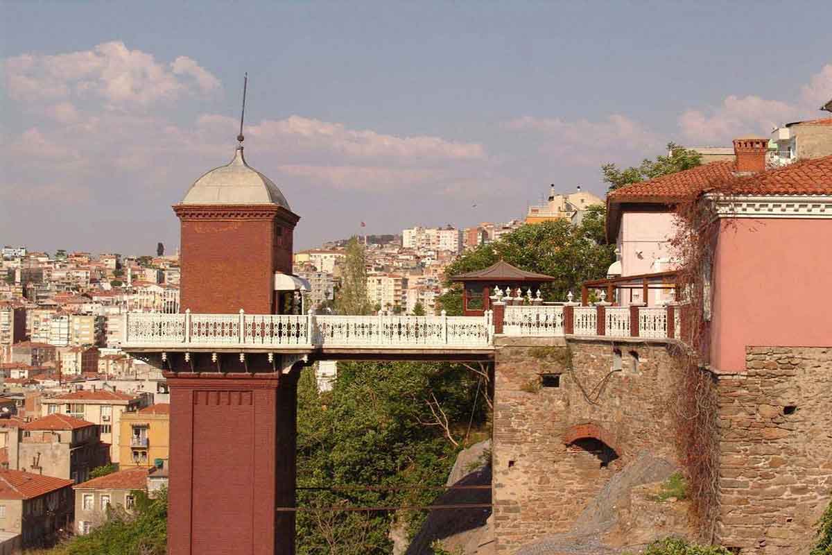 آسانسور تاریخی ازمیر؛ گذر از زمان با چشمانداز بینظیر شهر