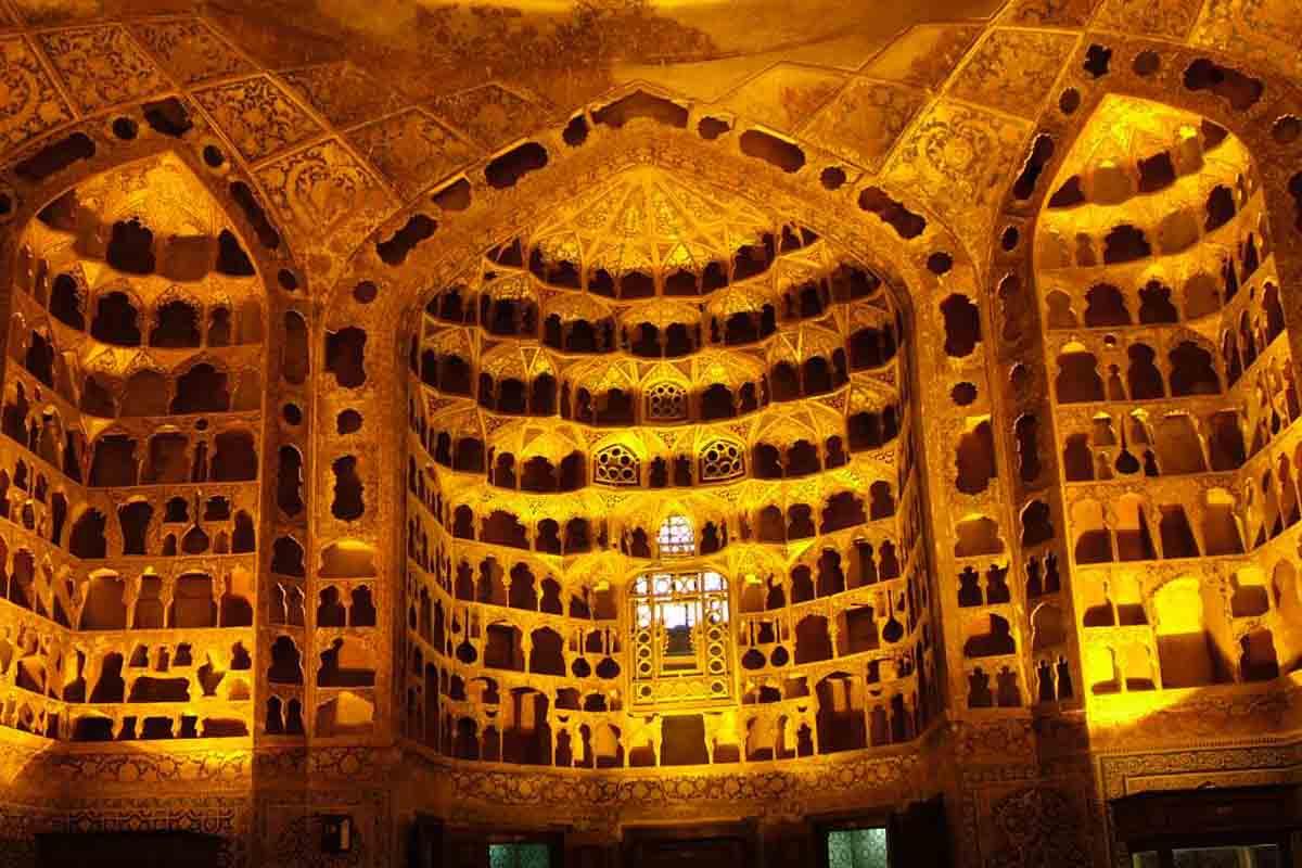 2. چینیخانه (موزه سفال)