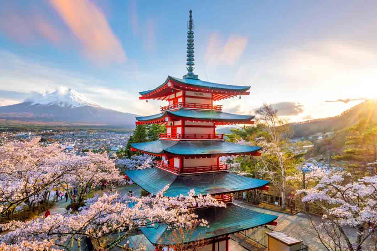 ژاپن؛ معابد طلایی در میان برگ‌های سرخ