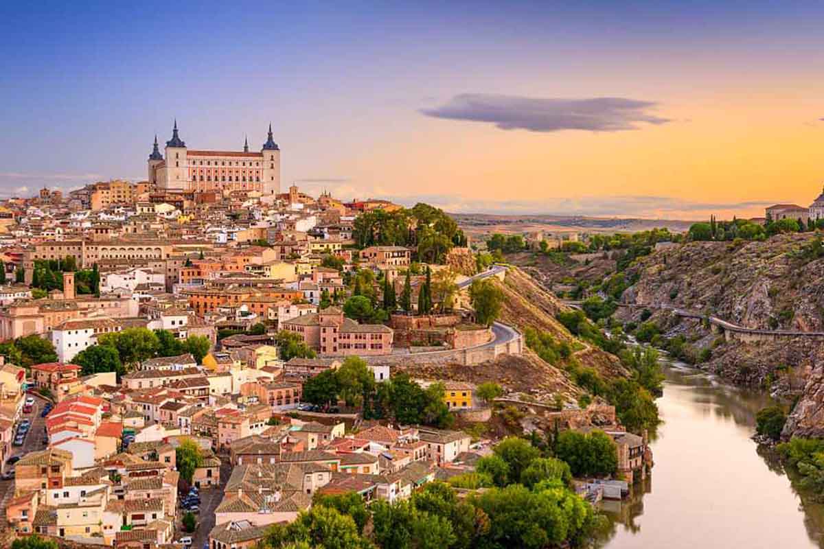 اسپانیا؛ سواحل گرم و جشنواره‌های رنگارنگ