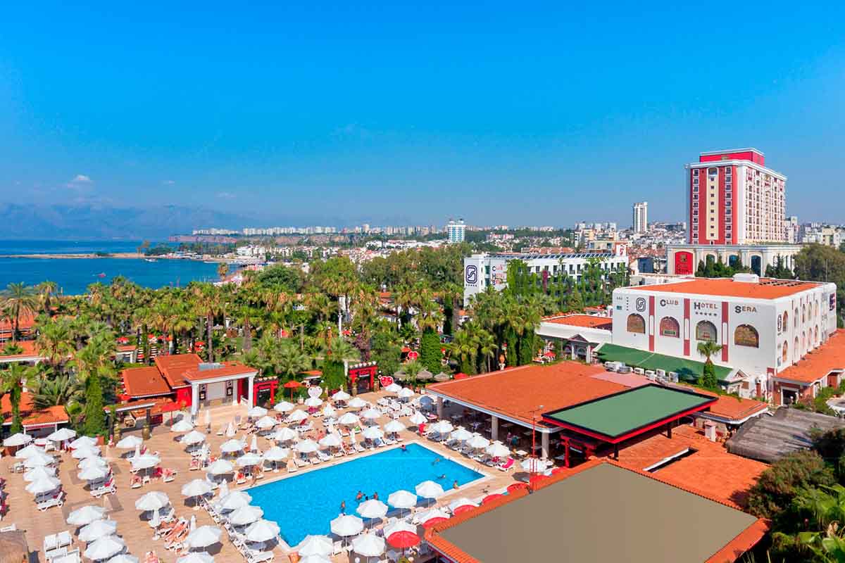 کلاب هتل سرا (Club Hotel Sera)