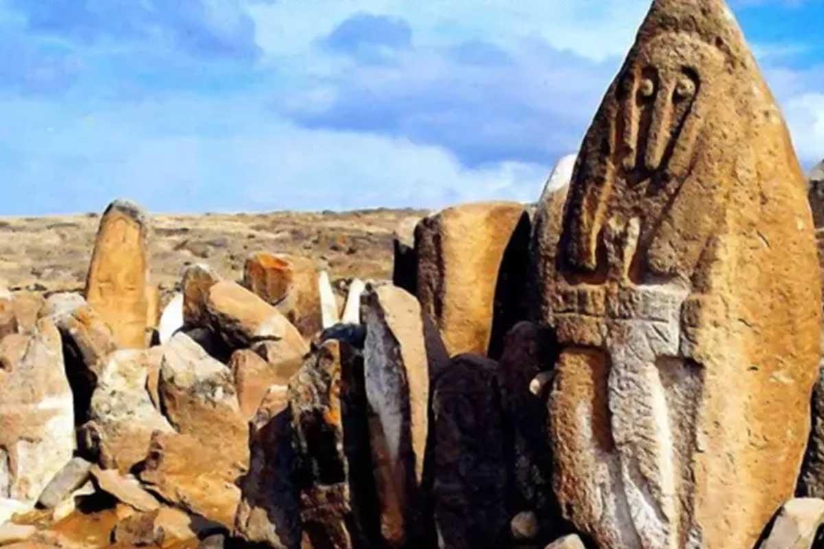 12. محوطه باستانی قلعه خسرو