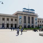 تصویری از بیرون و در ورودی راه آهن تهران