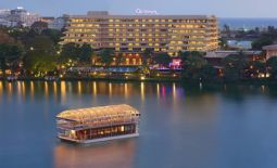 Cinnamon Lakeside Hotel